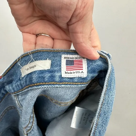 ANTHROPOLOGY NOEND SLIM NEWPORT Straight distressed med wash crop high jeans. 25
