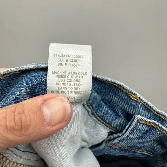 ANTHROPOLOGY NOEND SLIM NEWPORT Straight distressed med wash crop high jeans. 25