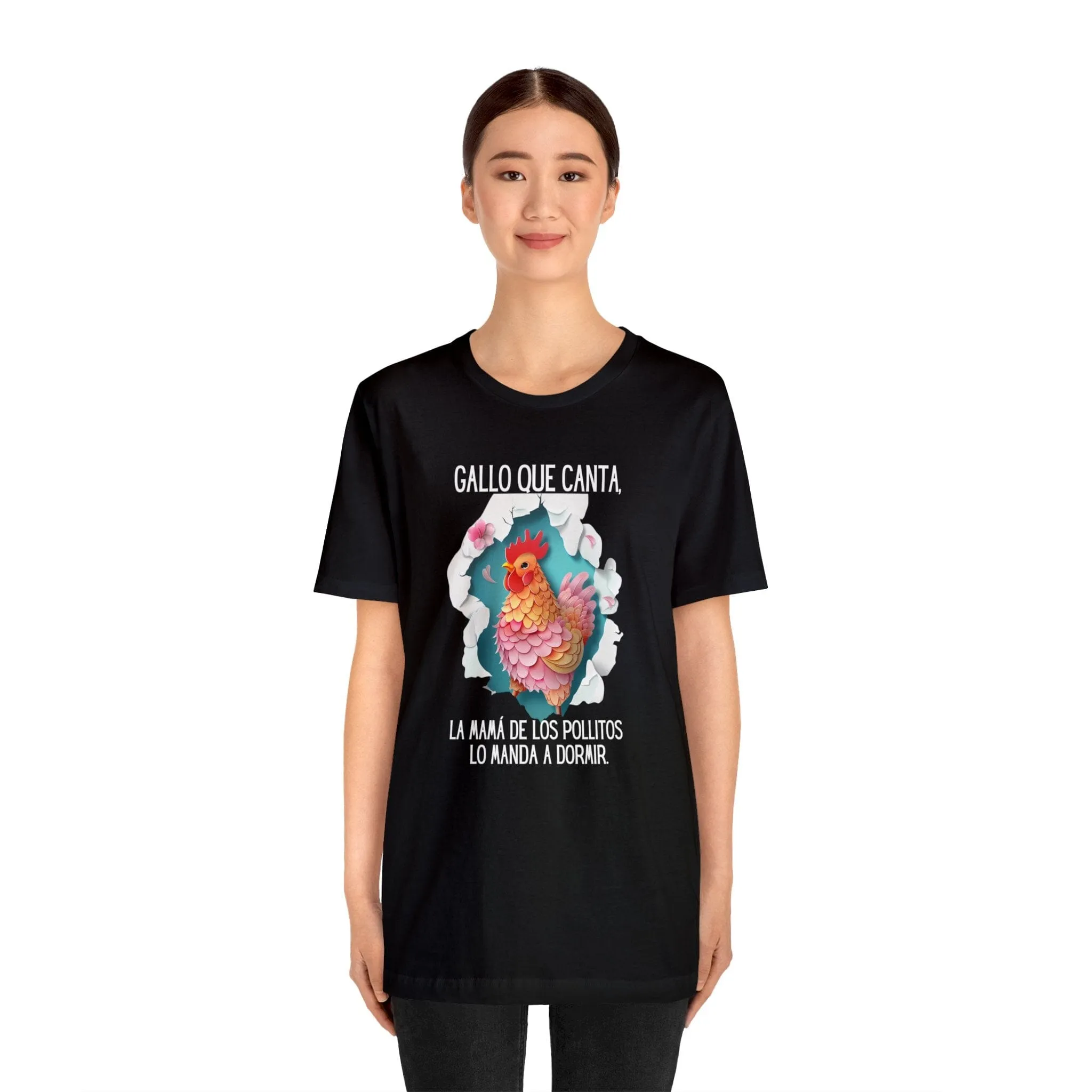 Camiseta Única 'Gallo que Canta' - El Poder de Mamá en un Diseño Exclusivo