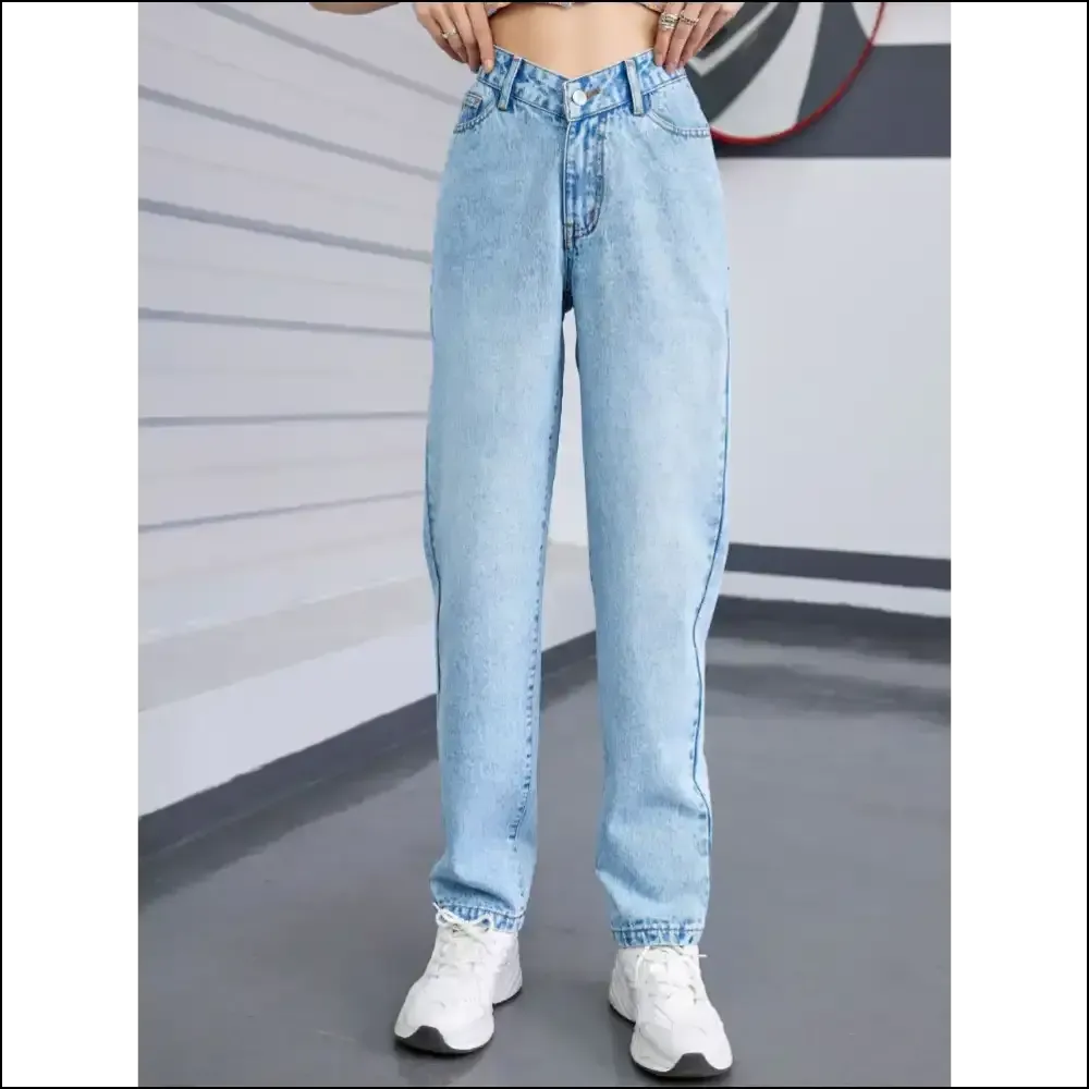 Chic Straight Leg Jeans: Confidence Boosters with Pockets for Days! 💁‍♀️✨