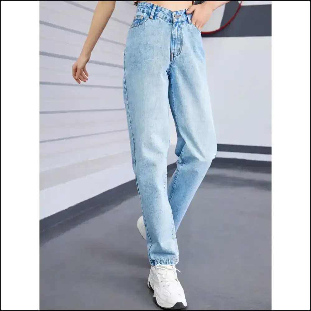Chic Straight Leg Jeans: Confidence Boosters with Pockets for Days! 💁‍♀️✨