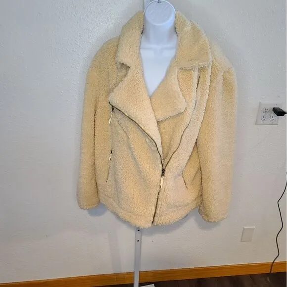 Cozy Teddy Jacket‎ - Chic Layering Piece