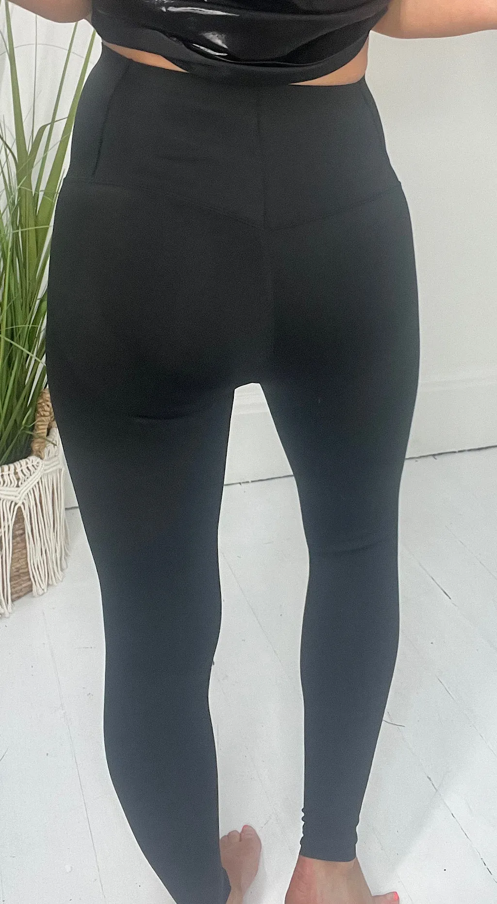 Matt black leggings