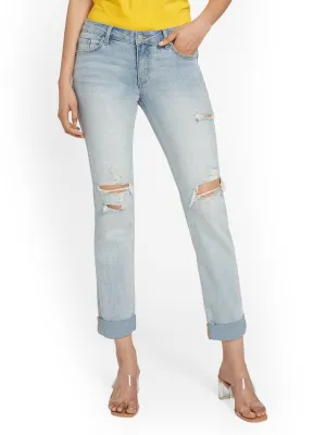 Mid-Rise Slim Boyfriend Jeans - Light Wash