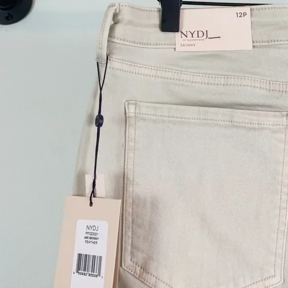 NWT NYDJ Ami Skinny Jeans In Feather Cream