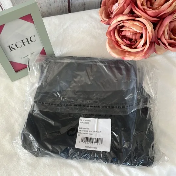 NWT We the Free Maggie Mid rise straight leg jeans