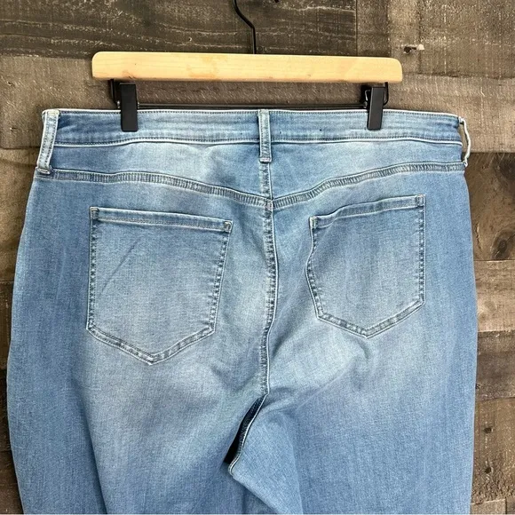 NYDJ Relaxed Straight Jeans in Clean Brookes
