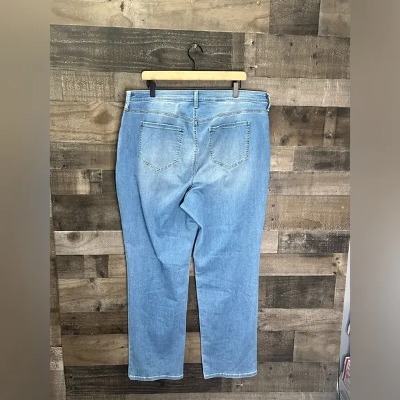 NYDJ Relaxed Straight Jeans in Clean Brookes