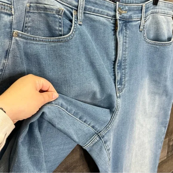 NYDJ Relaxed Straight Jeans in Clean Brookes