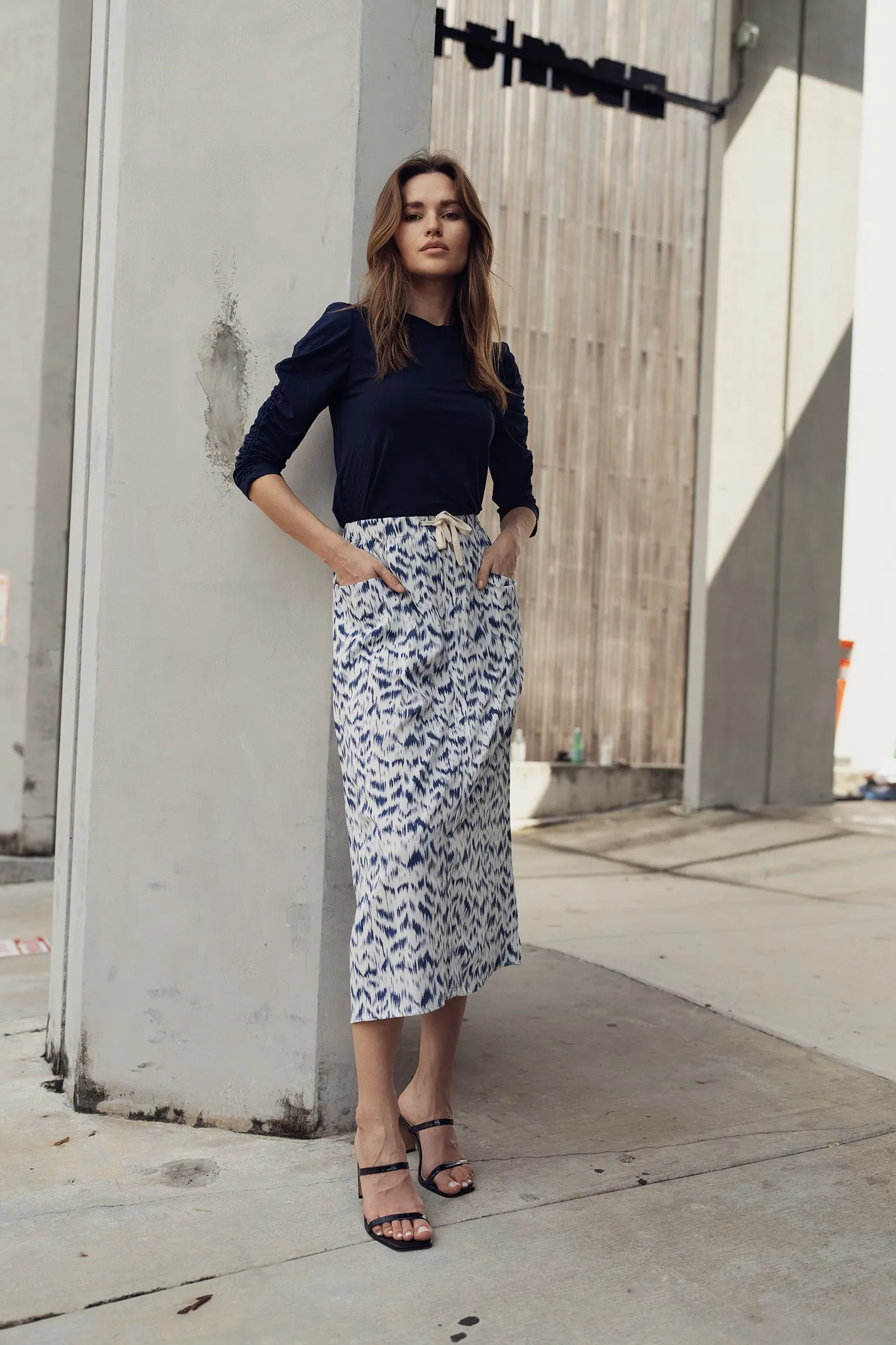 PRINTED BUCKET POCKET SKIRT