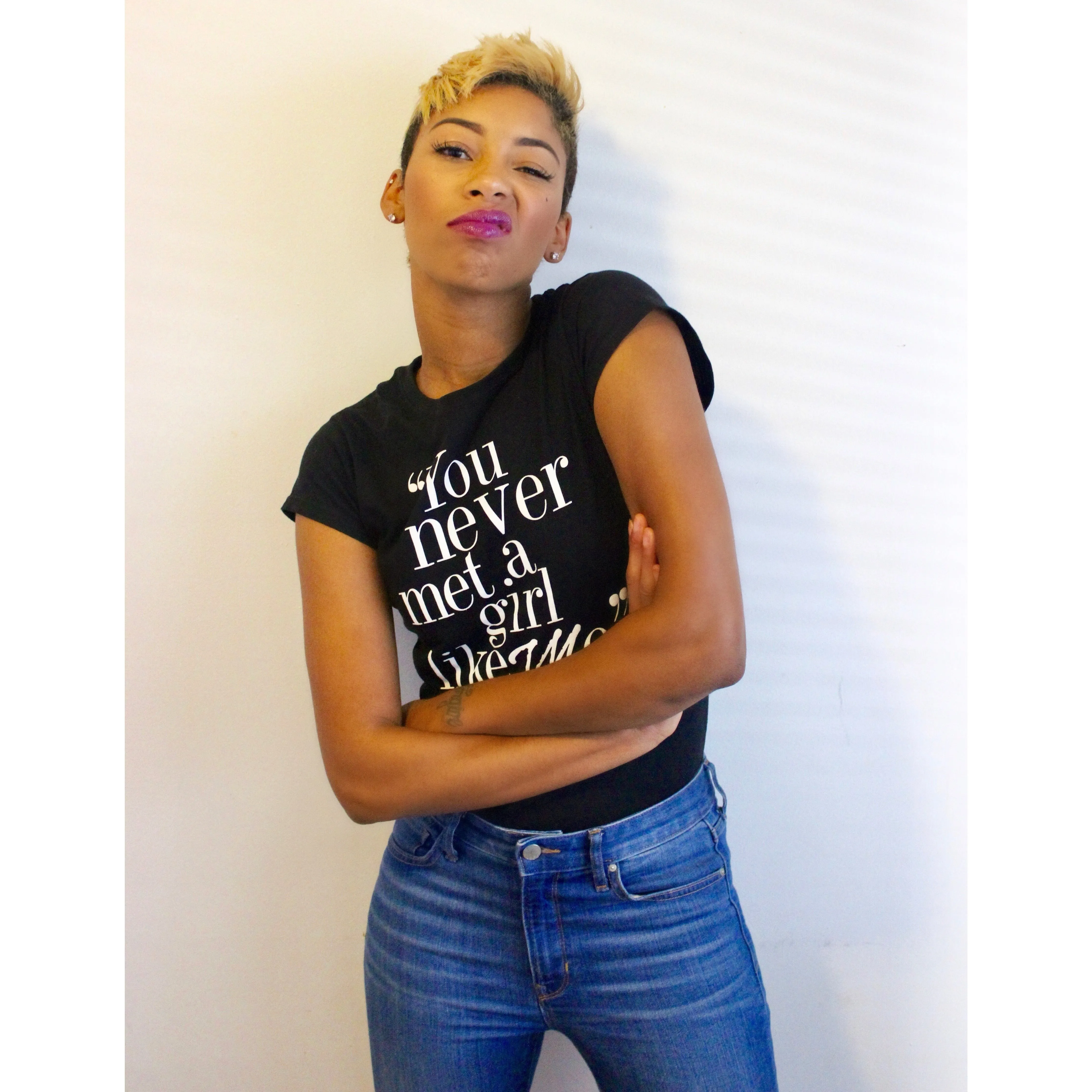Signature tee "You never met a girl like me"