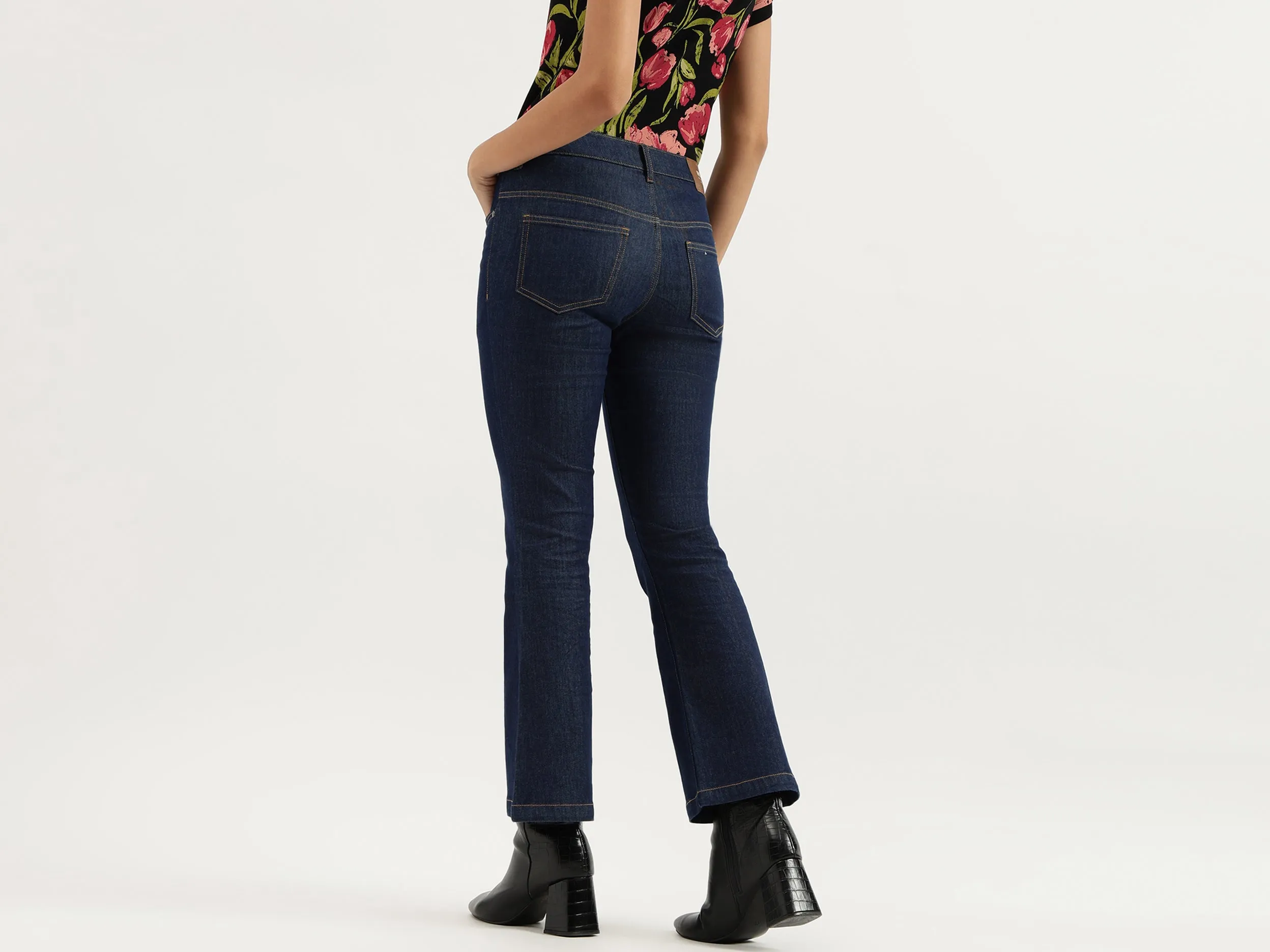 Solid Boot-leg Fit Jeans