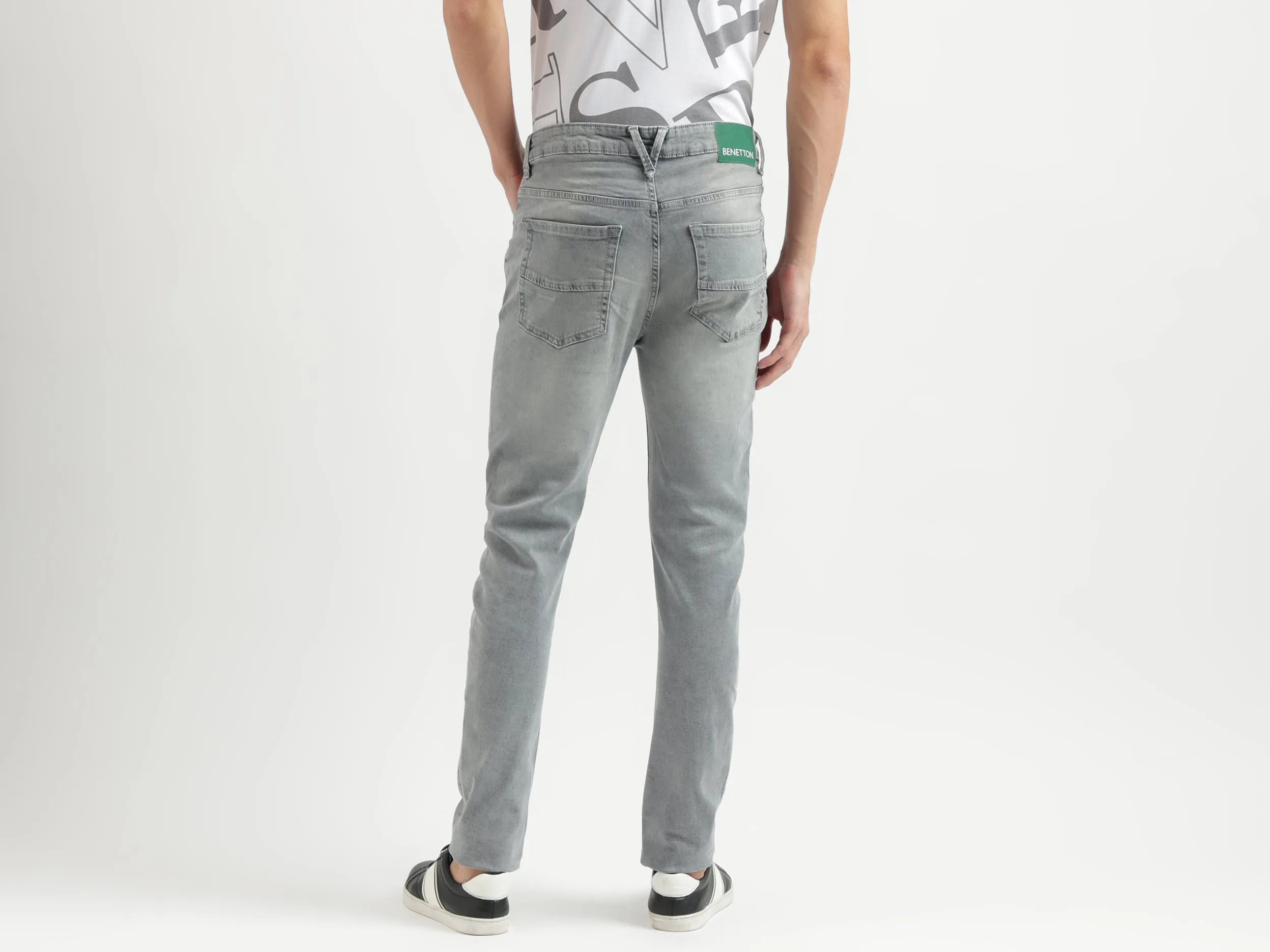 Solid Pattern Carrot Fit Jeans