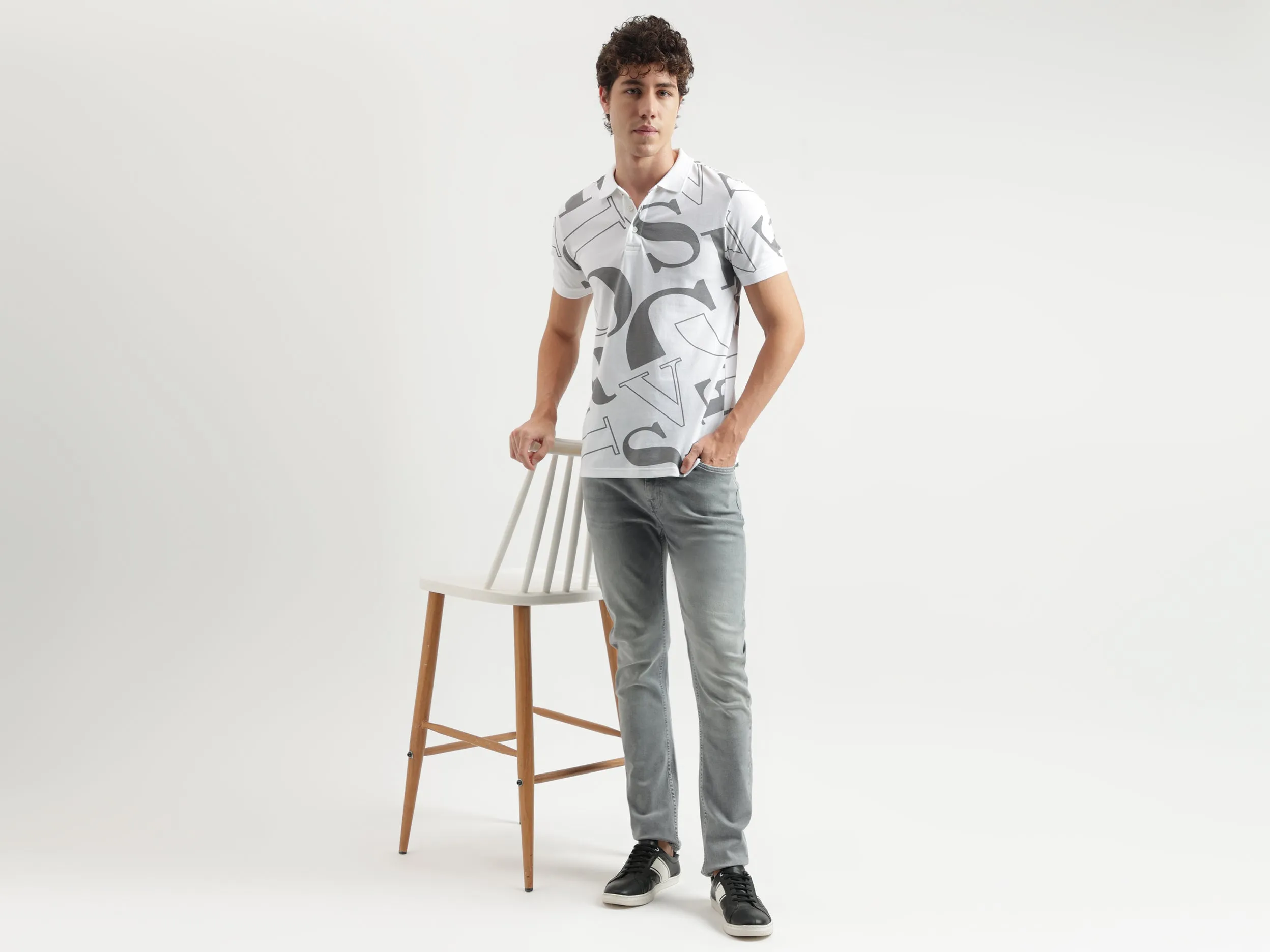 Solid Pattern Carrot Fit Jeans